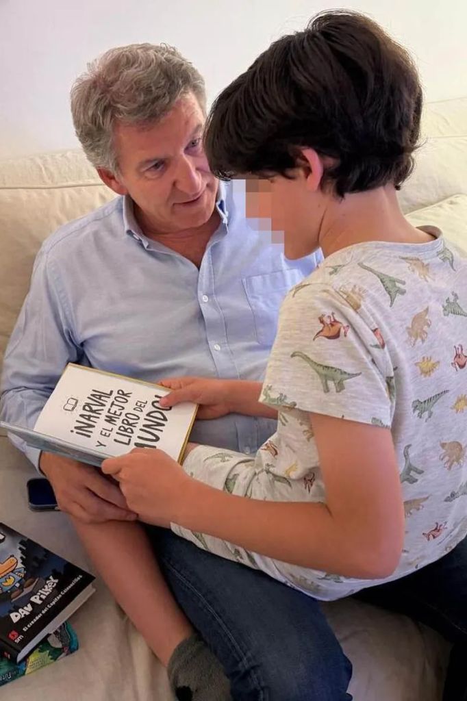 Alberto Núñez Feijóo con su hijo Alberto Santiago, nacido en 2017