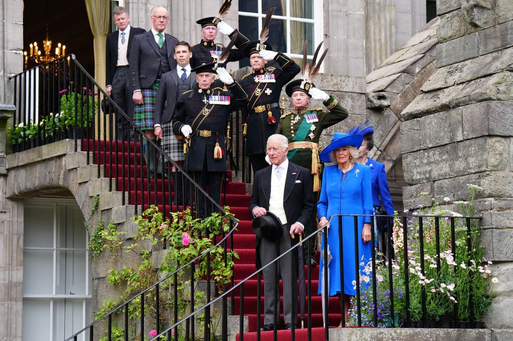 Carlos III y Camilla en una fiesta en Holyroodhouse