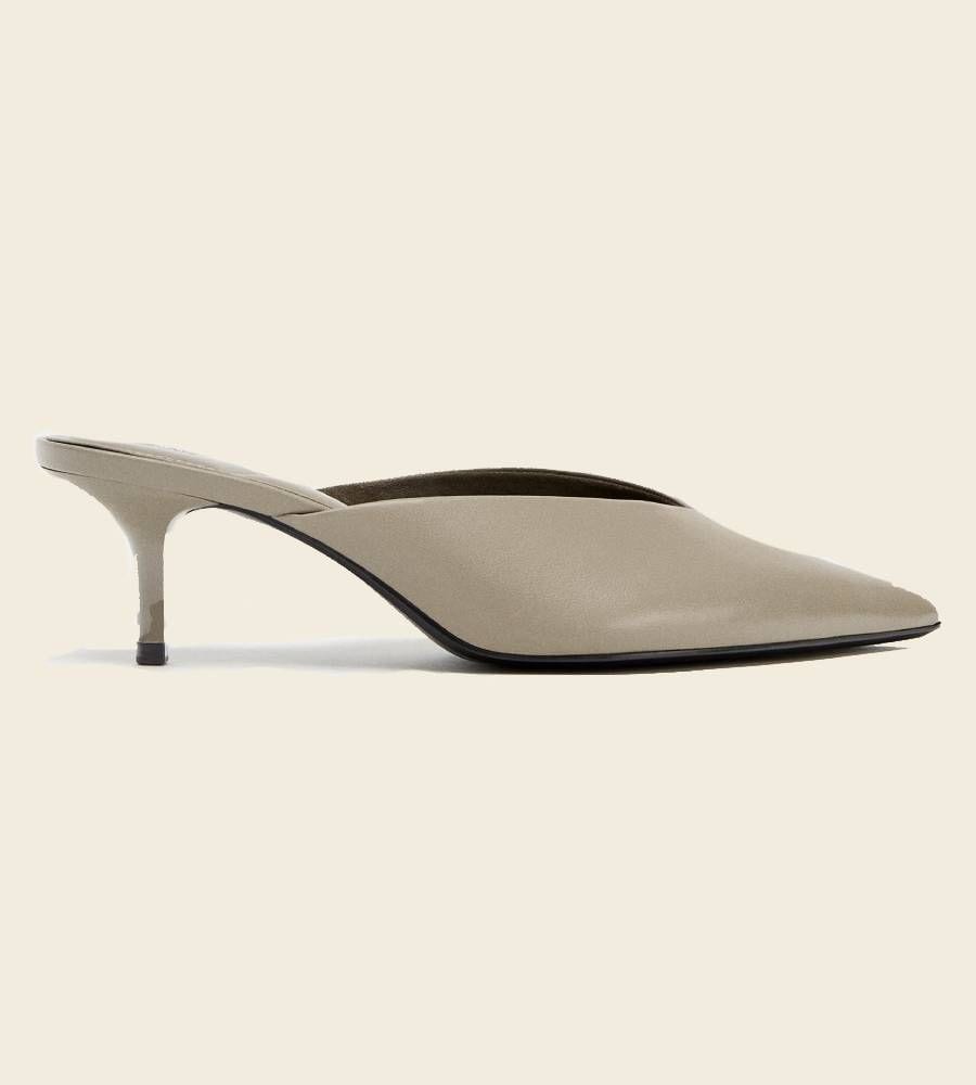 Mules de color topo de Zara