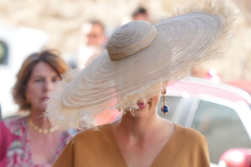 Sofía Palazuelo en la boda de Fernando Palazuelo y Micaela Belmot en la parroquia de Santiago  a 11 de Octubre de 2025 en Cáceres. 