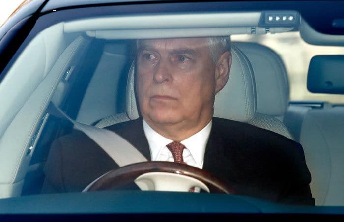 Isabel II quita los títulos militares y los patrocinios reales al príncipe Andrés en medio de su batalla legal