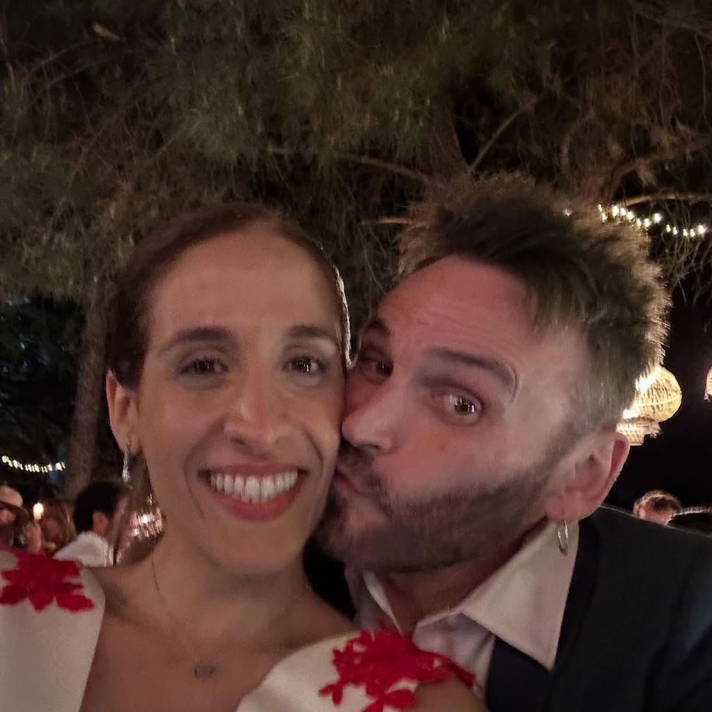 La boda del escritor de mayor éxito entre los adolescentes: Roberto Santiago, con la actriz María Zabala
