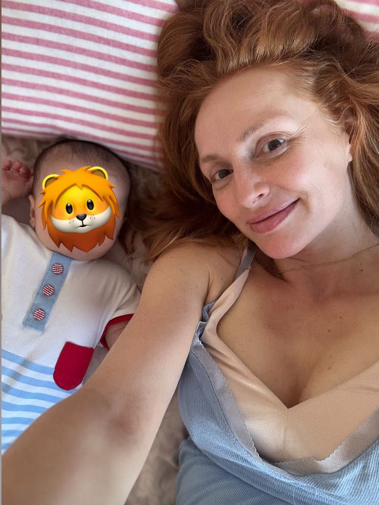 Cristina Castaño, junto a su hijo, Leo, en una imagen de redes sociales