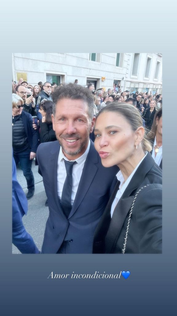 Carla Pereyra y Diego Pablo Simeone en la procesión del Jesús de Medinaceli el Viernes Santo en Madrid