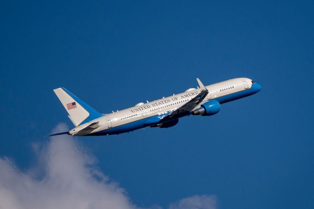 El Air Force Two, que transportó a bordo al vicepresidente J.D. Vance y el ataúd de Charlie Kirk