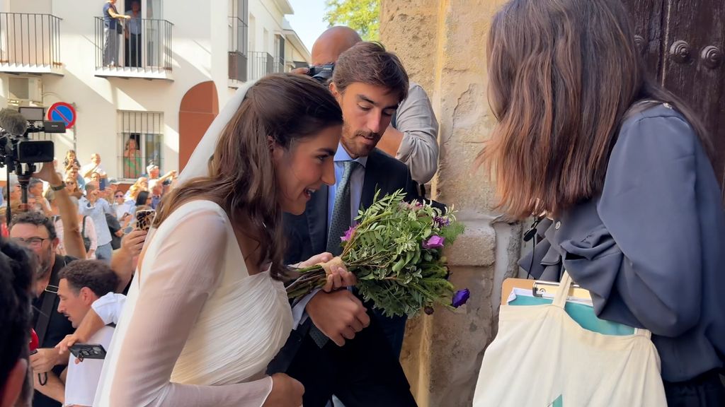 Blanca entrando en la basílica 