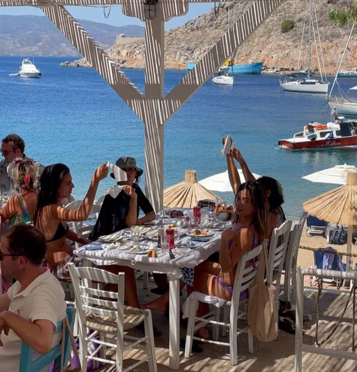 Por qué está de moda viajar con amigas