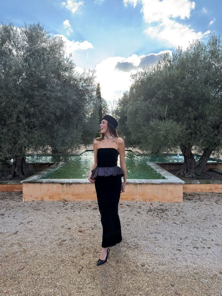 Look de invitada de Lucía Páramo de Blanche Vintage con pillbox