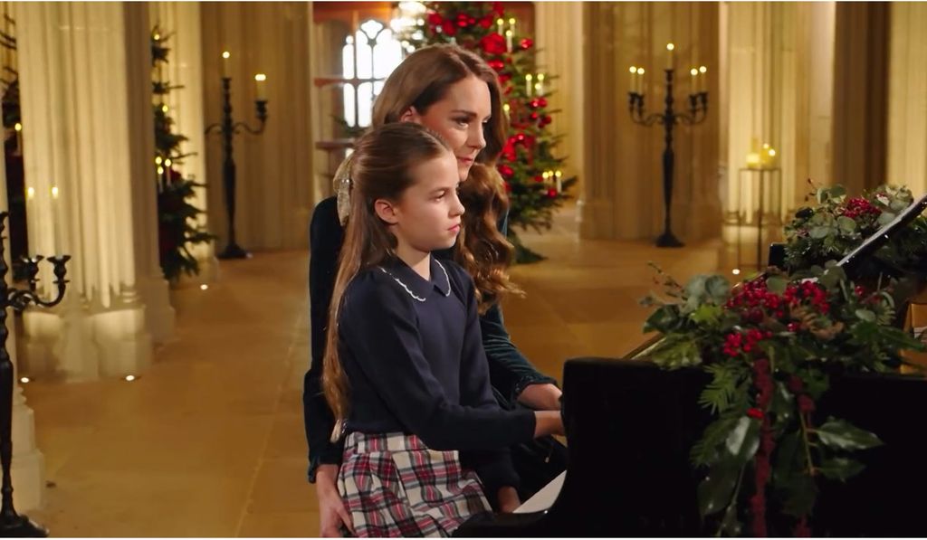 Madre e hija interpretan 'Holm Sound'