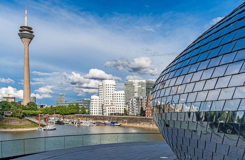 Torre del Rin, uno de los símbolos más reconocibles de Düsseldorf
