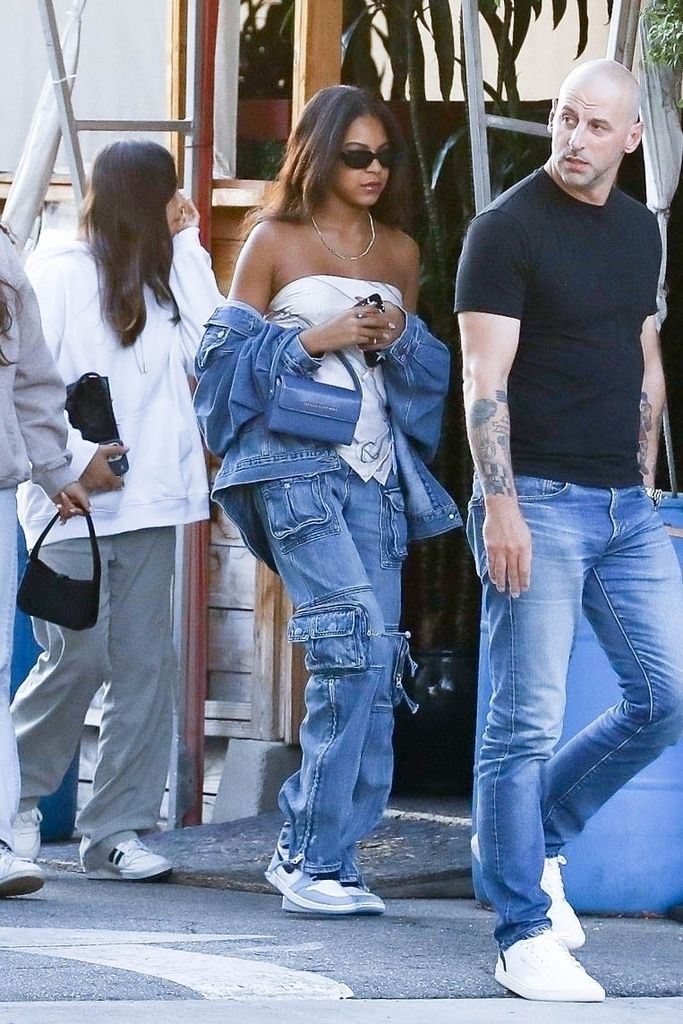 Blue Ivy lució muy linda con un look azul de denim.