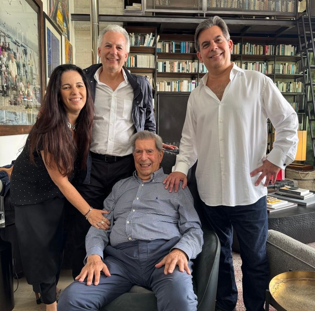Junto a sus hijos, Morgana, Álvaro y Gonzalo