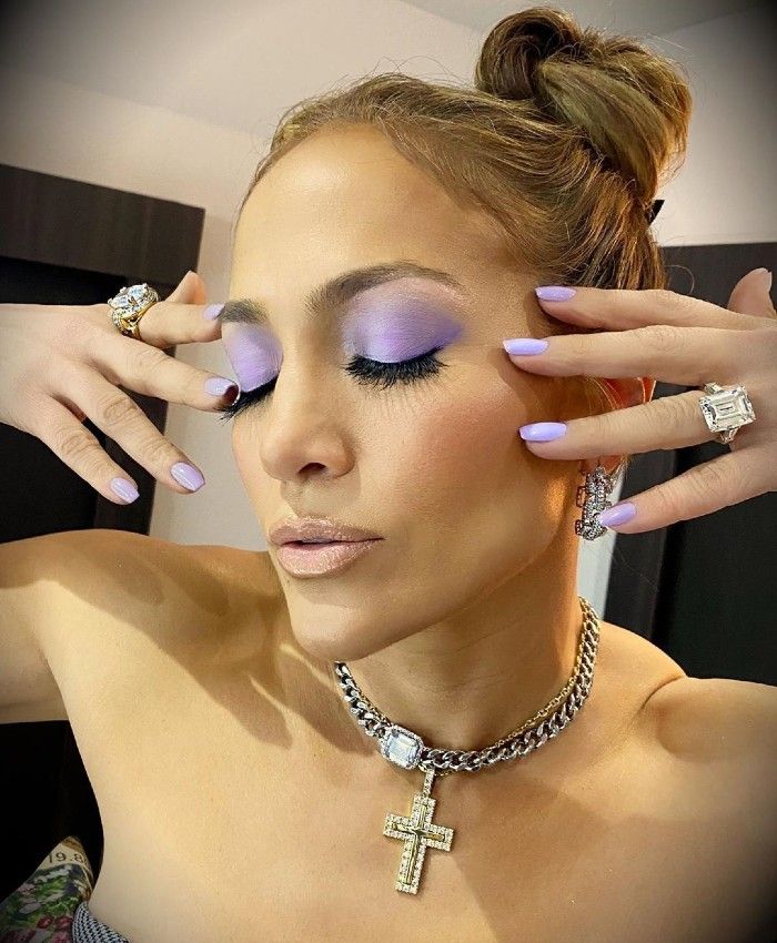 jennifer-lopez-malva-maquillaje