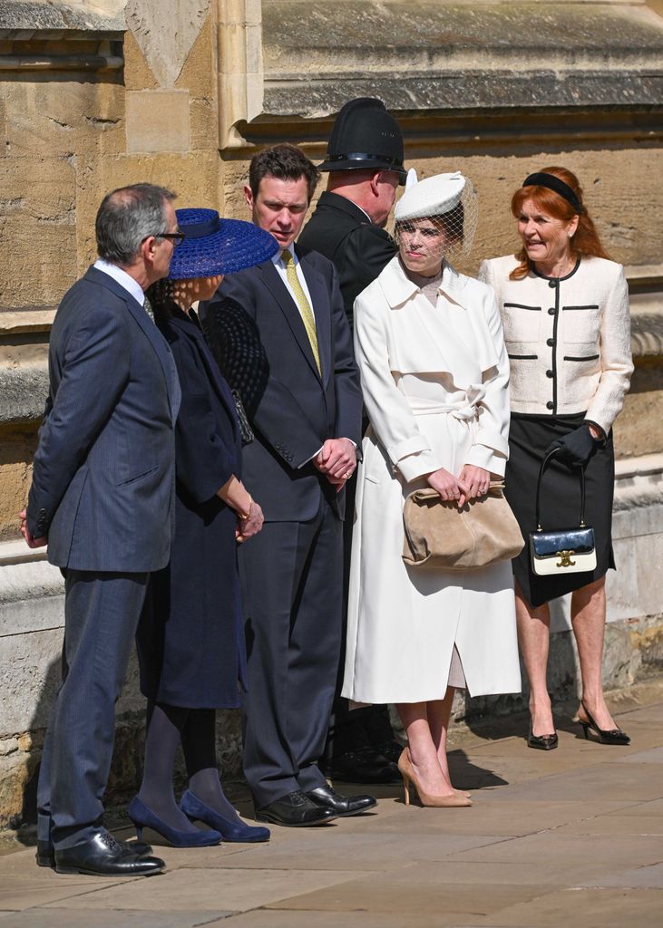 Sarah Ferguson junto a su hija Eugenia y su yerno Jack en la misa de Pascua de 2025