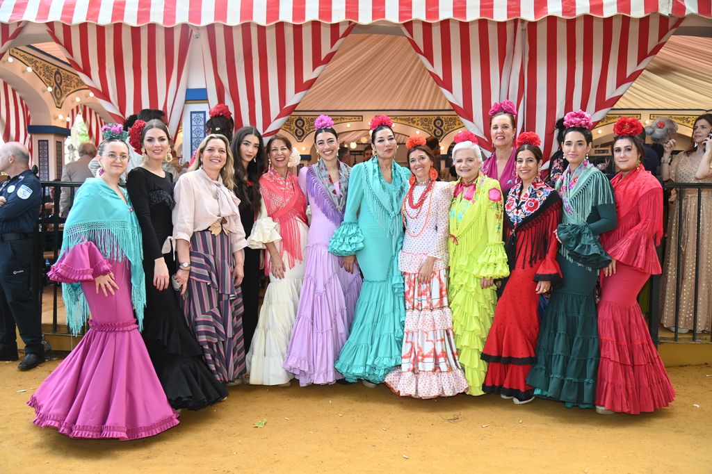 Raquel Revuelta y Claudia Jiménez en la Feria de Sevilla