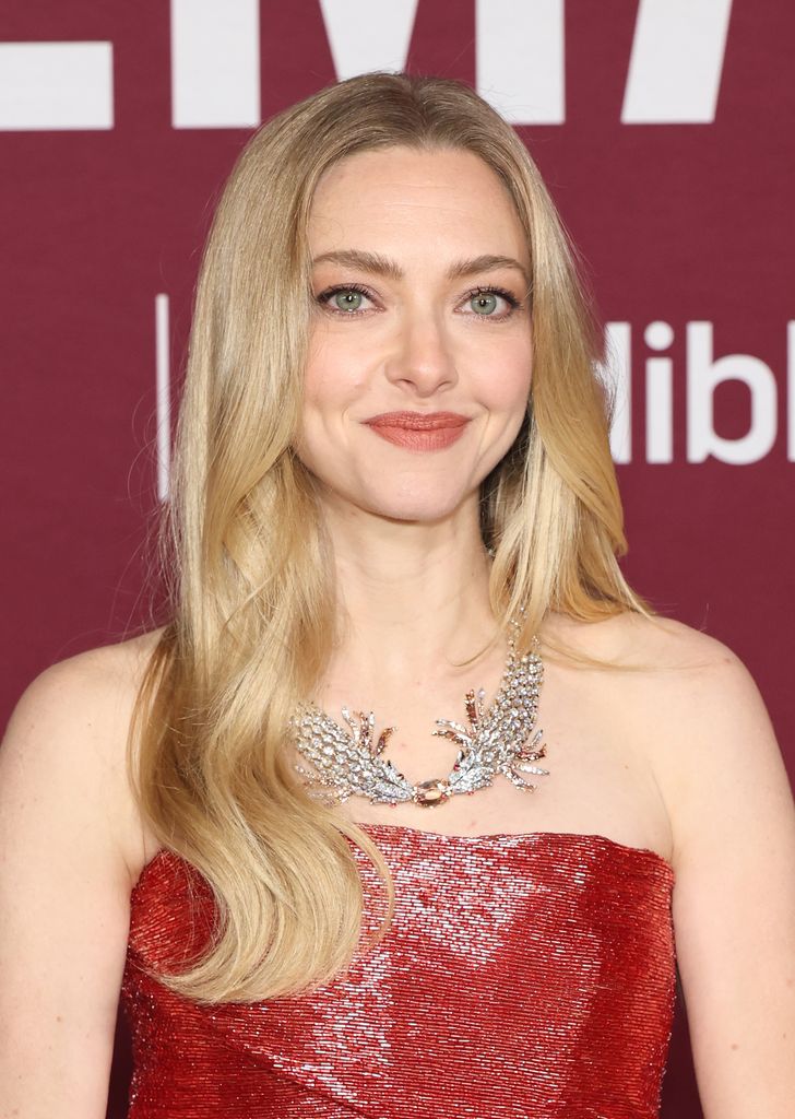 Amanda Seyfried, en el estreno de 'La asistenta' en Los Ángeles (maquillada por Genevieve Herr)