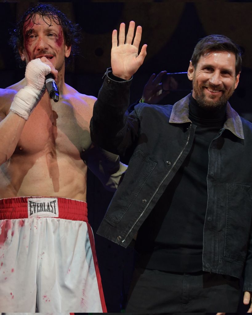 Lionel Messi acompañó a su amigo Nicolás Vázquez en la obra 'Rocky' en Buenos Aires.