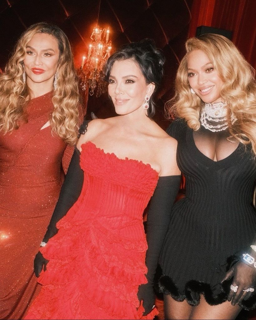 Kris Jenner junto a  Beyoncé y a su mamá.