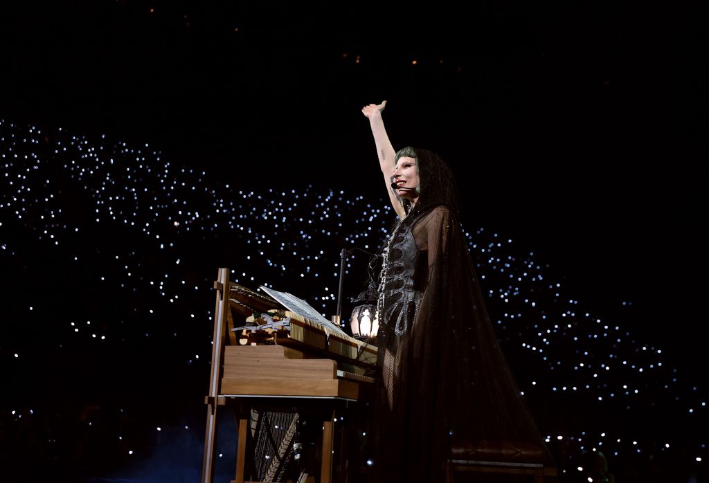 Lady Gaga se supera a sí misma en su paso por Barcelona: de su doble en el escenario al mensaje para sus 'little monsters' españoles