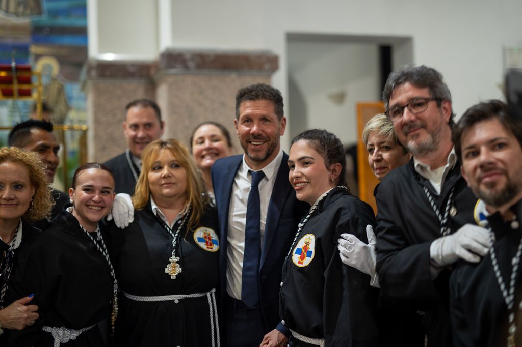 El 'Cholo', con algunos cofrades