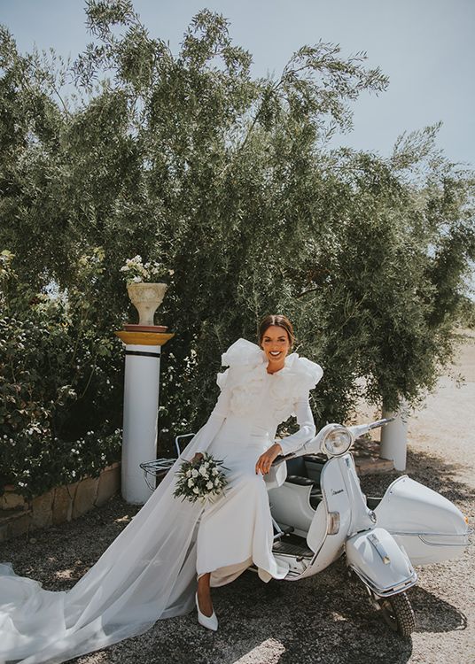 Un vestido de novia con volumen en los hombros