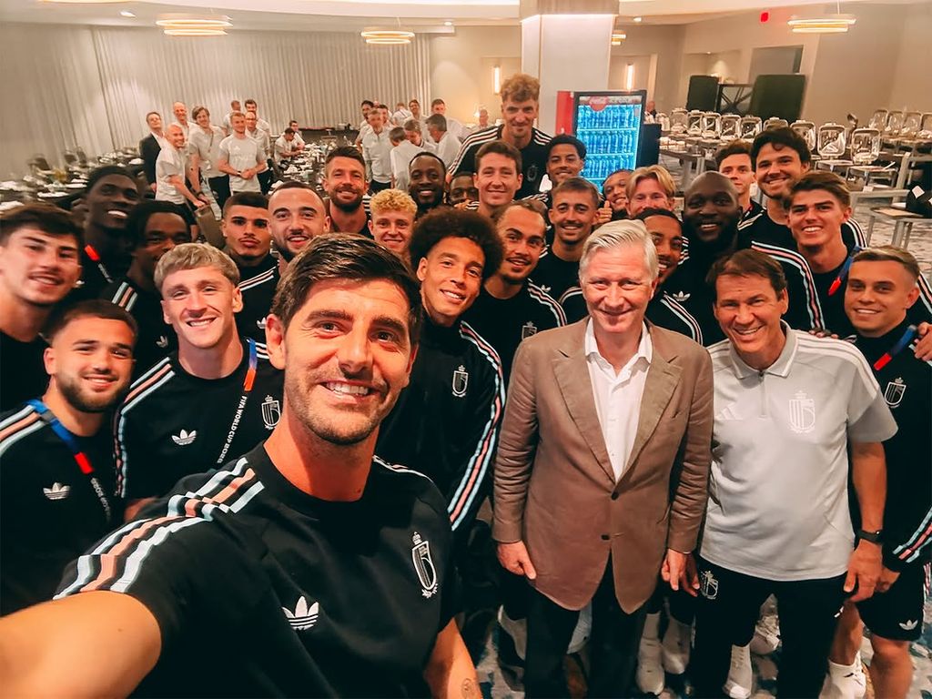 El rey Felipe de Bélgica con la selección de su país
