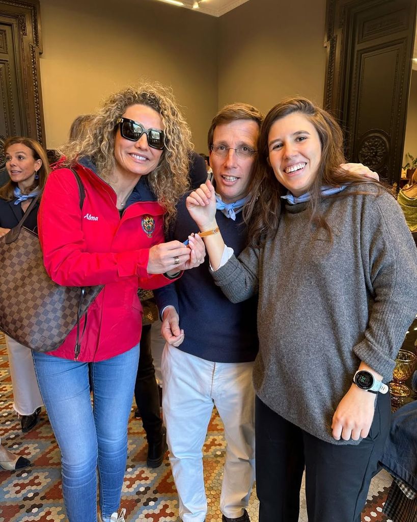 Teresa Urquijo, esposa de José Luis Martínez-Almeida, luce por primera vez su embarazo