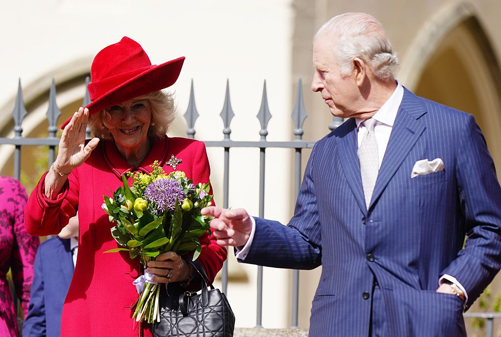 La reina Camilla lucía un broche que perteneció a Isabel II