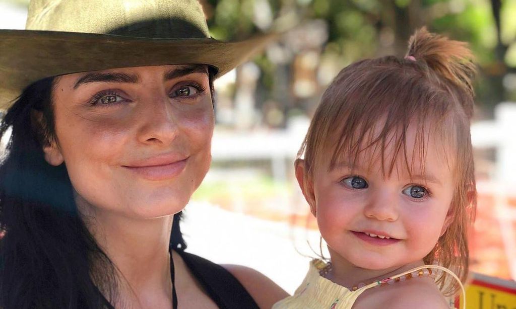 aislinn derbez y su hija kailani