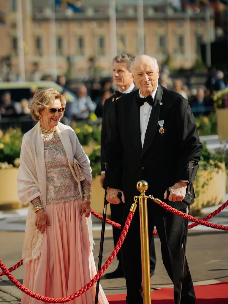 Harald y Sonia de Noruega asisten a la Ópera Real de Estocolmo para celebrar las bodas de oro de los Reyes de Suecia