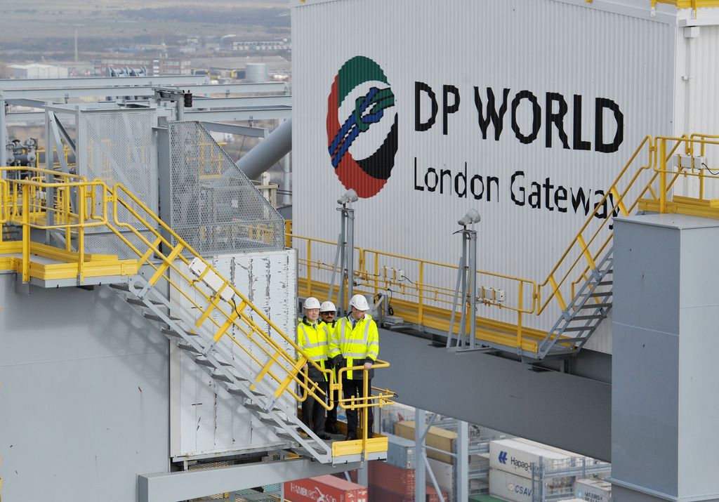 Guillermo con el sultán Ahmed Bin Sulayem durante una visita a DP World London Gateway en marzo de 2016
