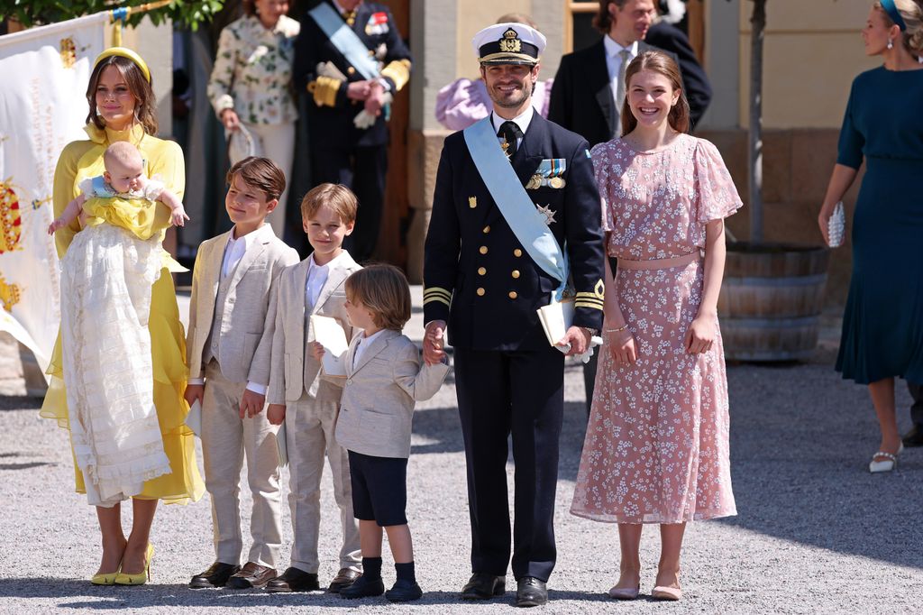 Estelle de Suecia, Sofia de Suecia, Carlos Felipe de Suecia, Alexander de Suecia, Gabriel de Suecia, Julian de Suecia  en el bautizo de Ines de Suecia 