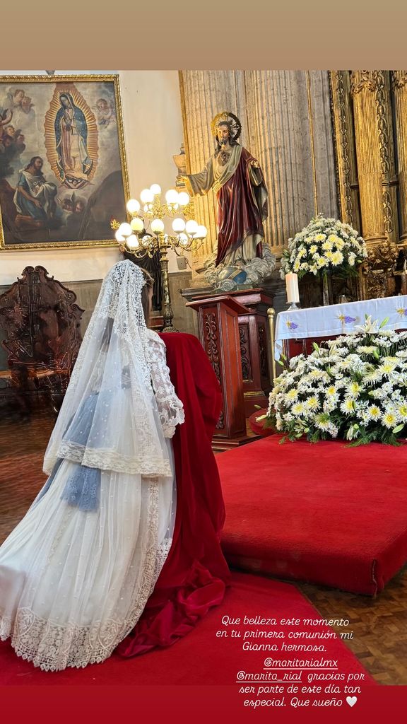 Gianna, hija de Giovanna Acha y Jordan Lindsey, celebró su primera comunión 