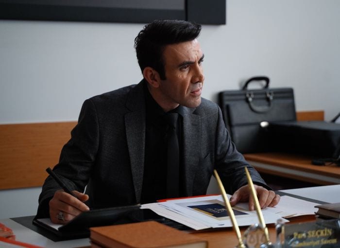 Mehmet Yılmaz Ak, protagonista de 'Secretos de familia', abandona la serie por motivos de salud