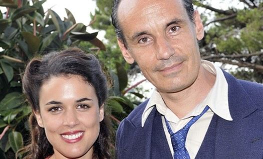 Adriana Ugarte y Francesc Garrido en el rodaje de 'El tiempo entre costuras'