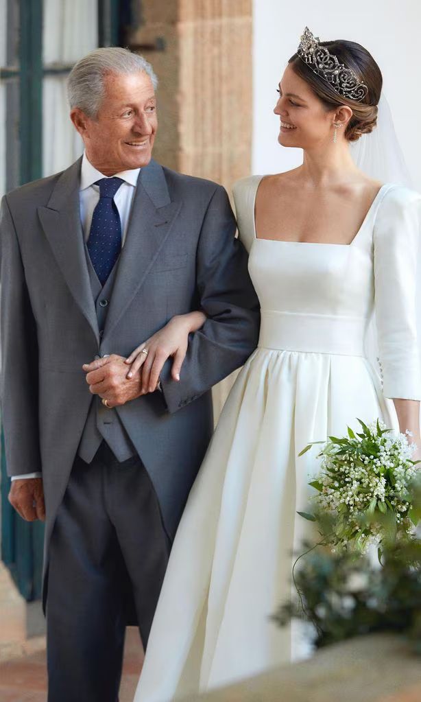 Isabelle Junot con su padre, Philippe Junot, el día de su boda