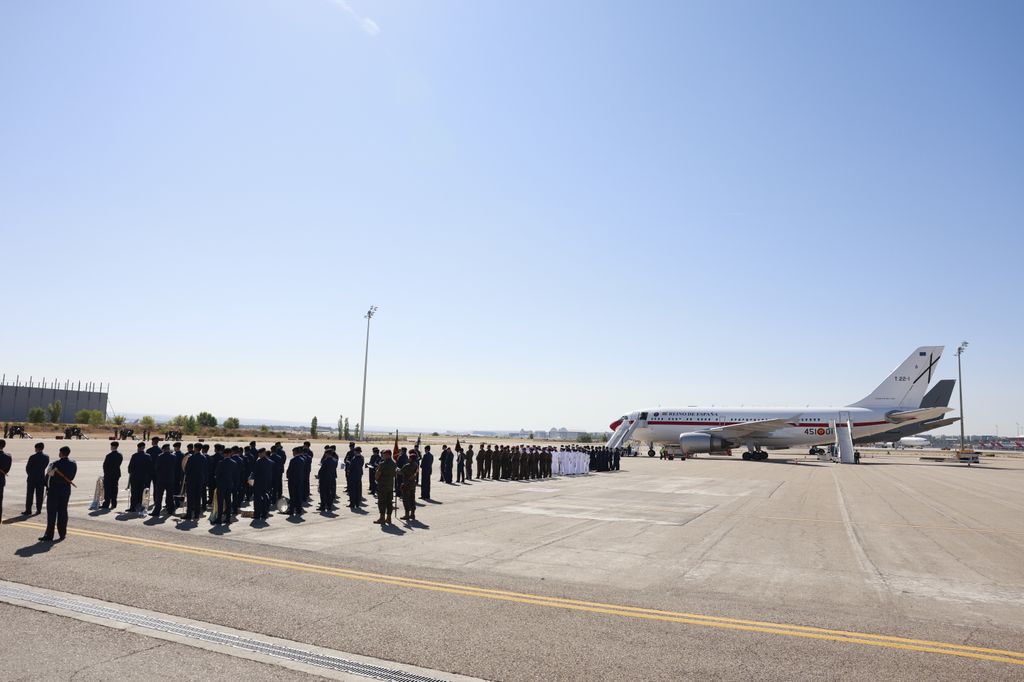 Los Reyes, despedida con honores antes de su viaje de estado a Egipto