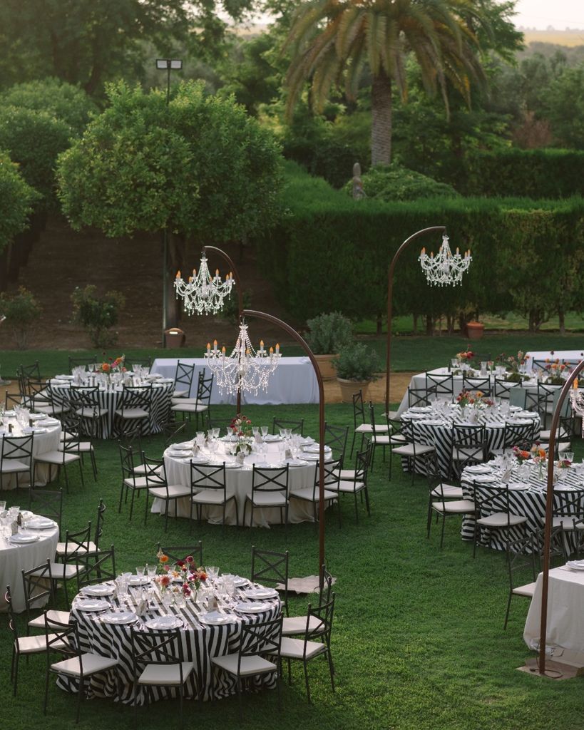 Decoración de bodas en color negro mantelería