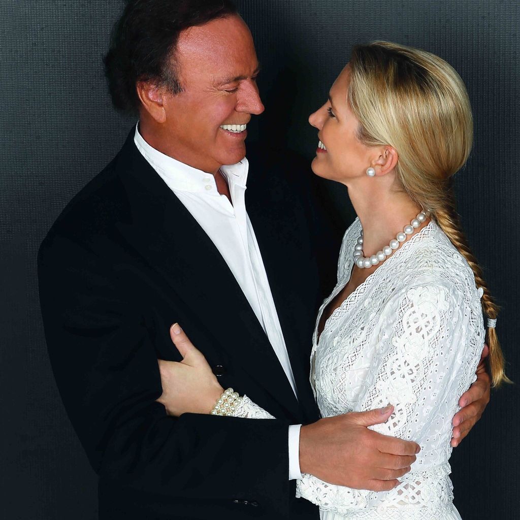 HOLA 4042 Julio Iglesias Miranda