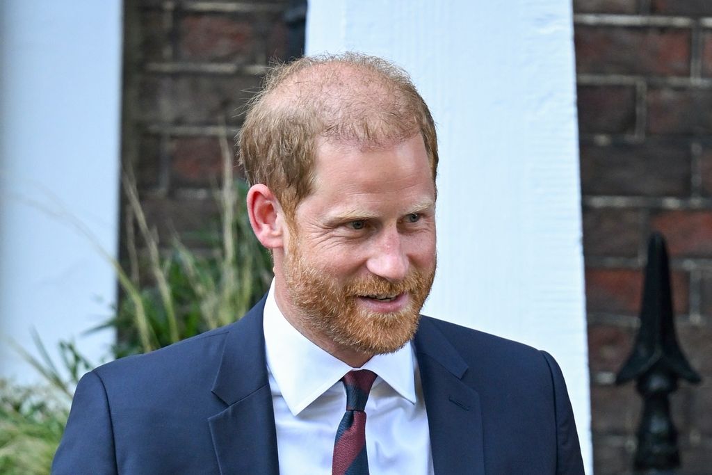 El príncipe Harry abandona Chatham House tras asistir al encuentro "The Invictus Games Foundation Conversation: From Policy to Practice", celebrado el 7 de julio de 2026 en Londres, Inglaterra