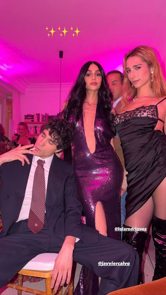 Javiel Calvo con la diseñadora Yalda Bajelan y la actriz Lola Rodríguez