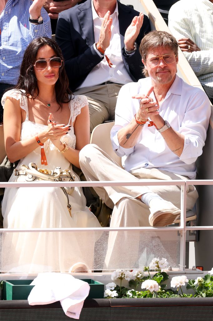 Inés de Ramon y Brad Pitt, durante la jornada 14 de Roland Garros 2026 en París (6 de junio de 2026).
