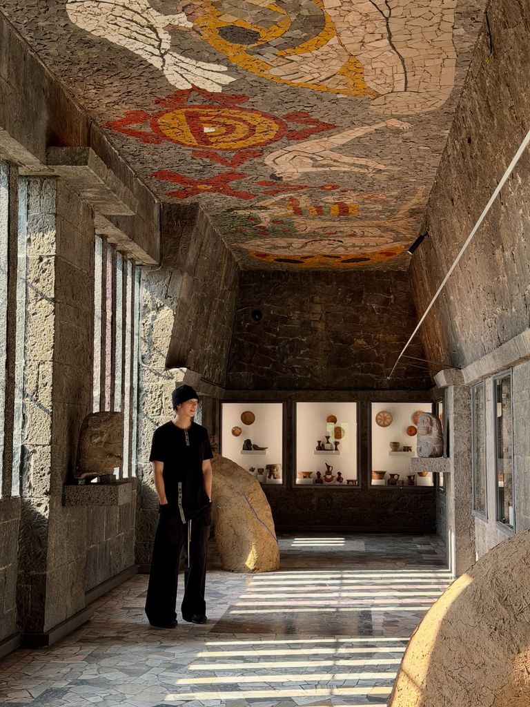 RM visitó el Museo Anahuacalli, un recinto cultural importante en la Ciudad de México. 