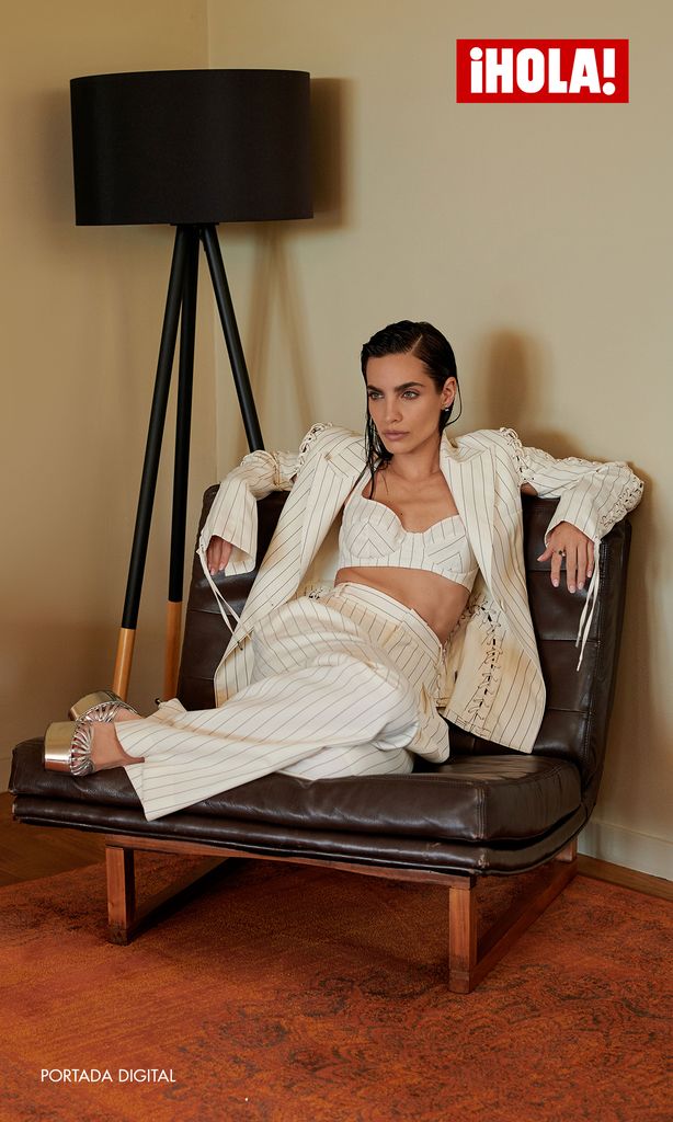 Fotógrafo: Esteban Calderón | Stylist: Rafael Linares | Peinado: Aviva Jansen Perea | Maquillaje: Carola González | Chaqueta, bra, pantalones: Jean Paul Gaultier | Zapatos: Alevi | Aretes, anillos: Lilou
