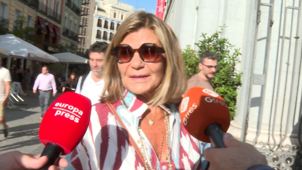 Cari Lapique llegando al Teatro Real 