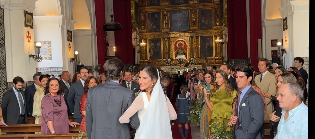 La novia entrando a la iglesia