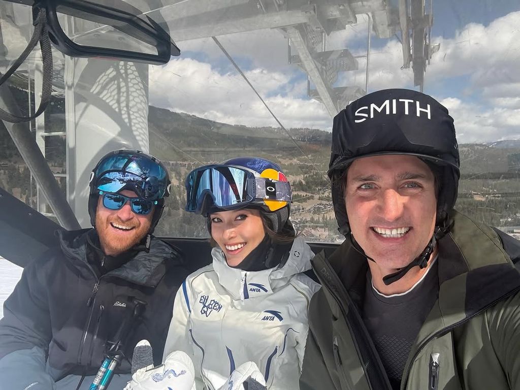 El príncipe Harry con la atleta olímpica Eileen Gu y el exprimer ministro canadiense Justin Trudeau