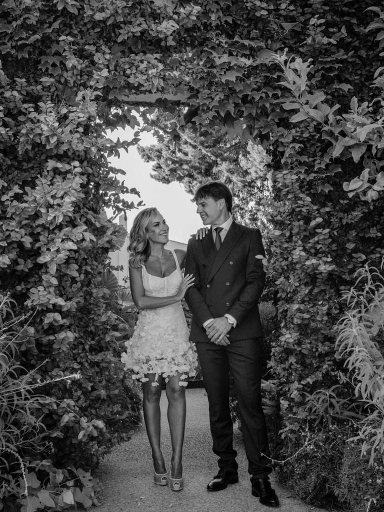 La pareja está celebrando sus 26 años de casados