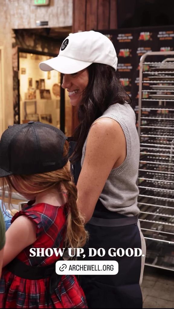 Lilibet lució adorable con un vestido a cuadros y su melena pelirroja peinada en una trenza. 