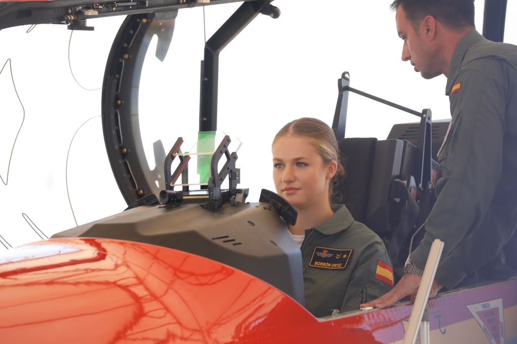 La princesa Leonor subió a uno de los Pilatus PC-21 del Ministerio de Defensa.